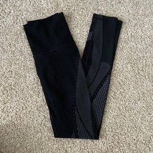 Lululemon Mapped Out HR 25” leggings Size 4